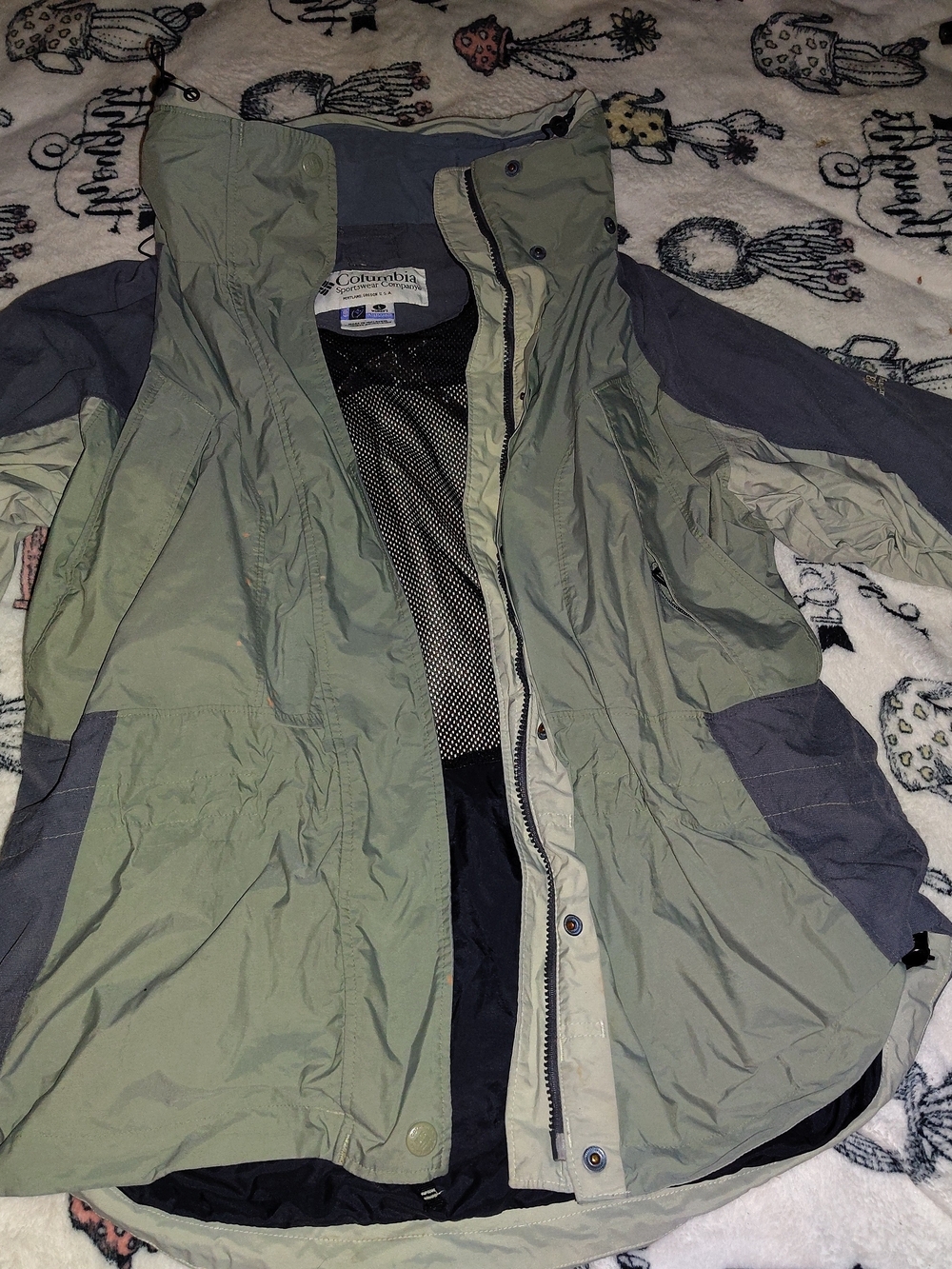 Columbia Women's Hooded Jacket in Green and Gray For Sale!